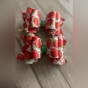 Strawberry Piggy bows